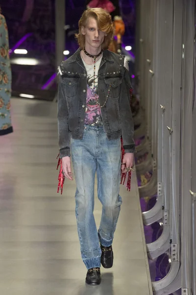 Look 76